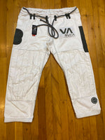 Shoyoroll Batch 38 RVCA • White • A1L • BARELY USED